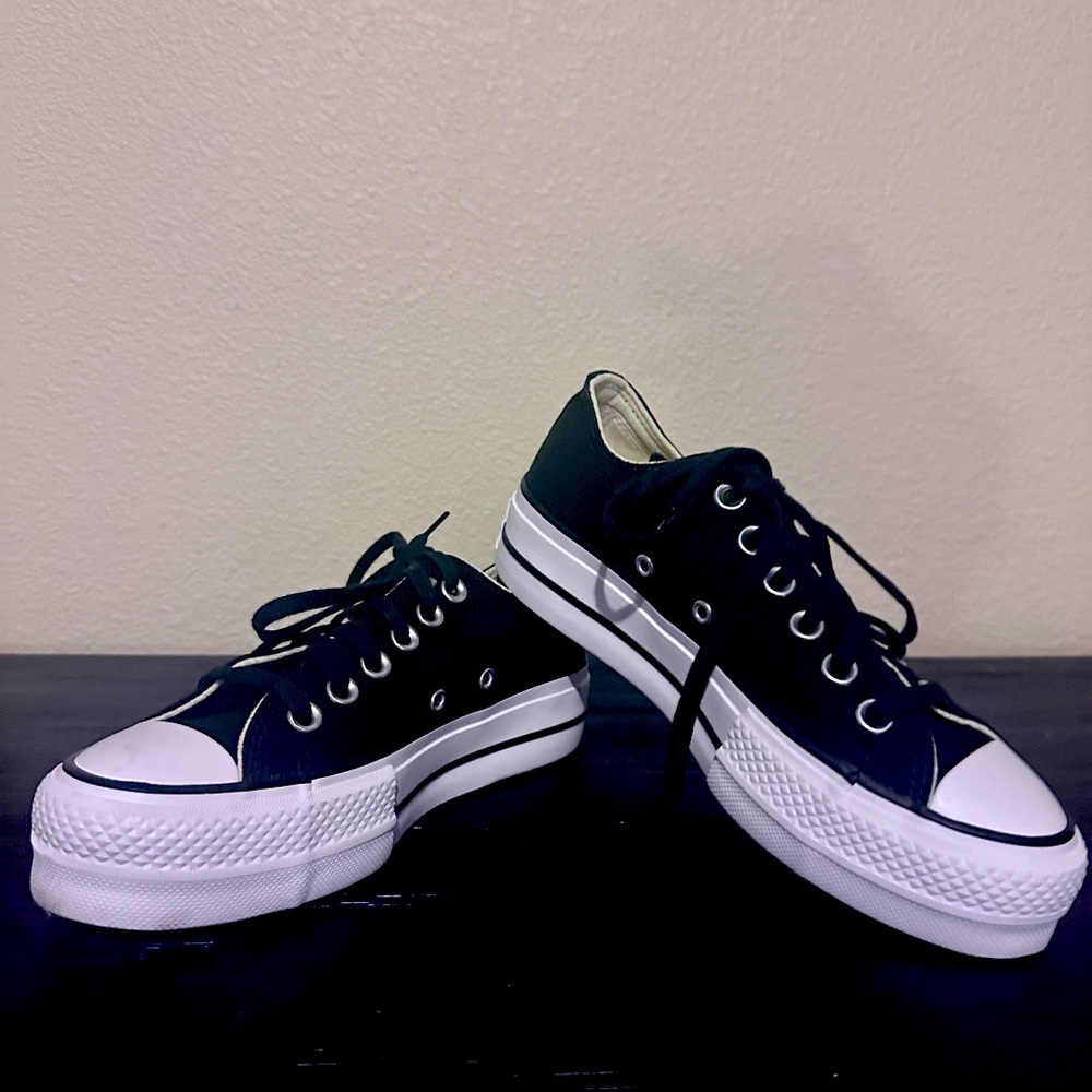 NEW Converse Up High women’s shoes size 5. Black and white